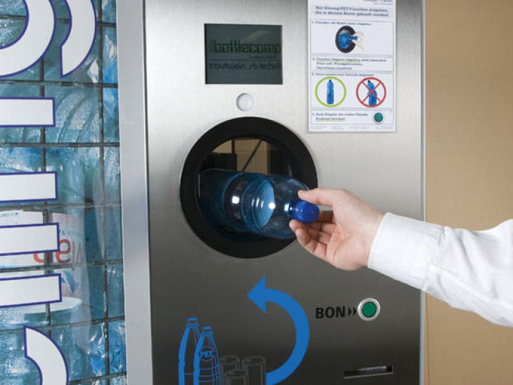 Plastic bottle collector and feeding machines for stray animals to be installed in Tbilisi geotv.ge