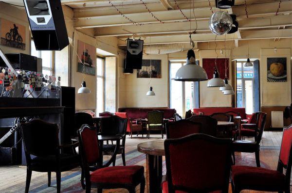 Café Gallery in Tbilisi opens after being sealed for 10 days by police geotv.ge