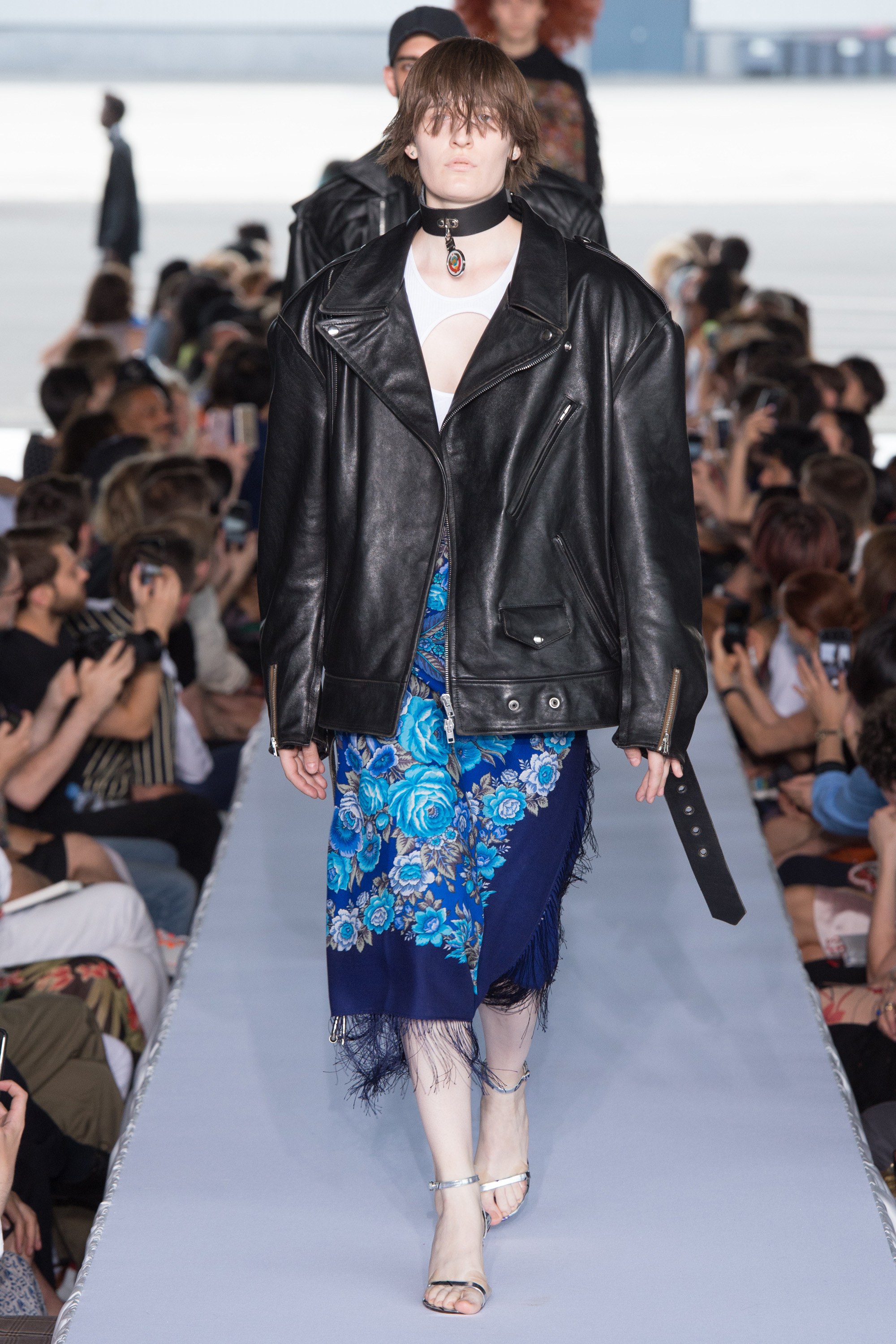 What is behind the collection “Family and War” by Demna Gvasalia geotv.ge