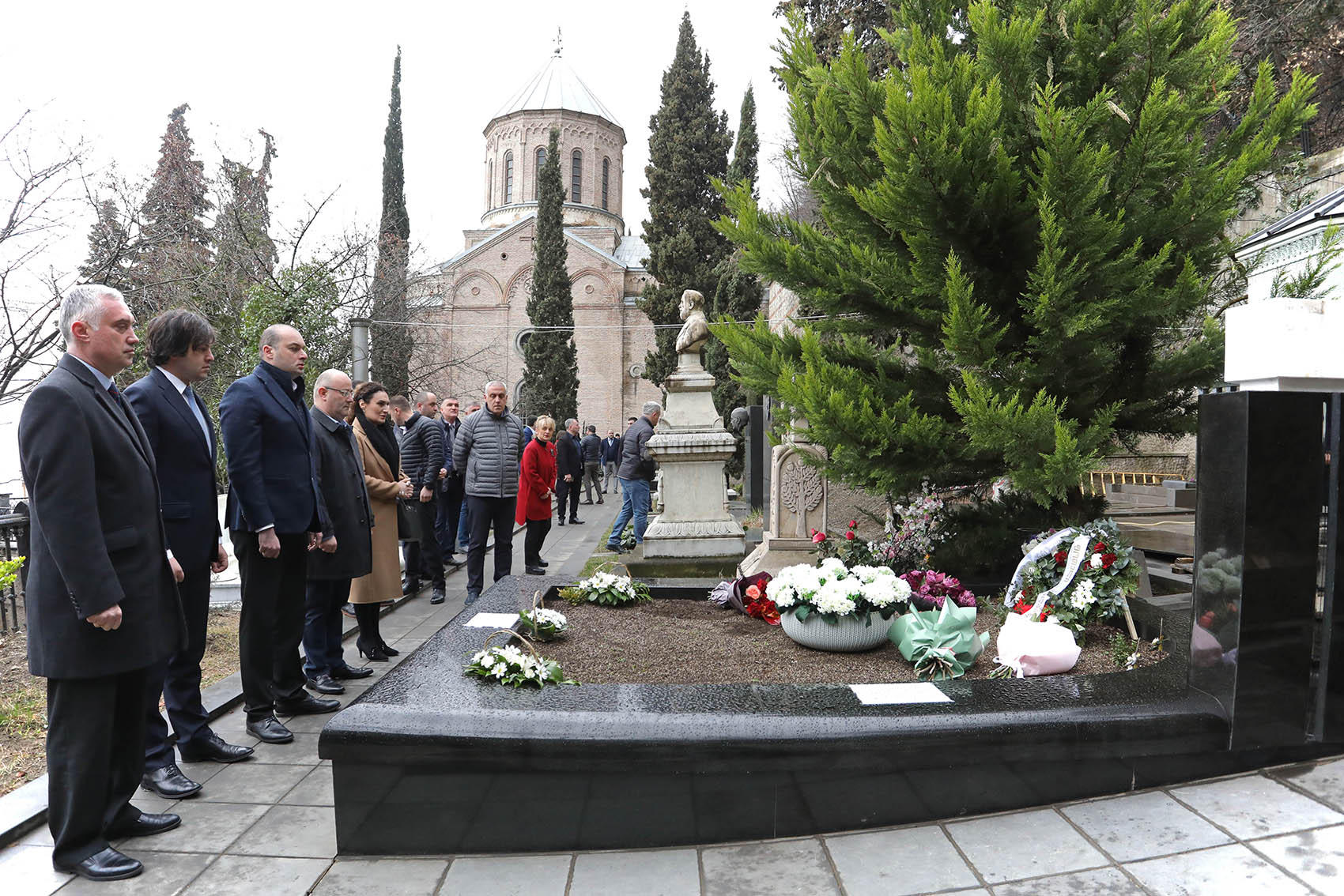 Bidzina Ivanishvili will finance Zviad Gamsakhurdia’s Museum in Khibula gamsakhurdia's_grave_government