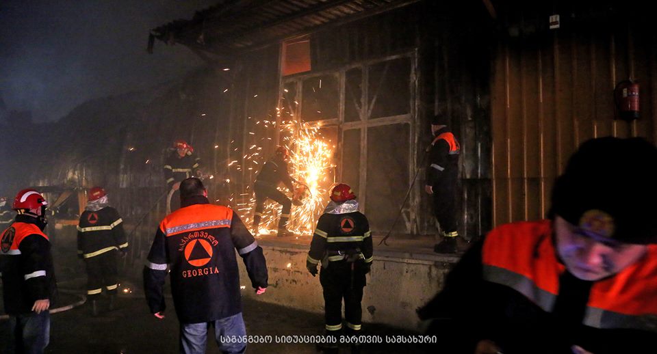 Fire-fighters saved one person and several puppies from Didi Dighomi Fire didi_dighomi_fire